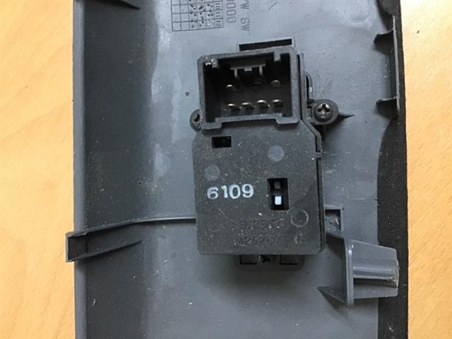 Lr Window Switch