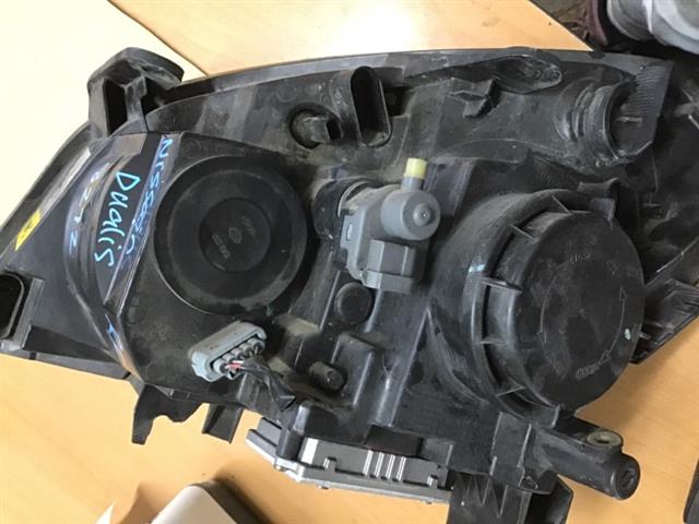 R Headlight