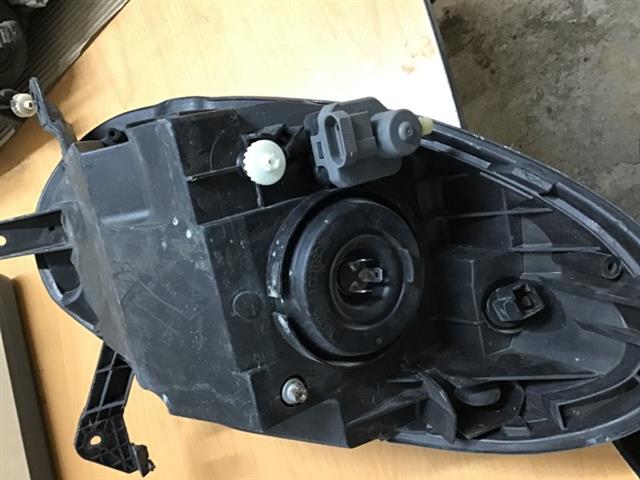 R Headlight