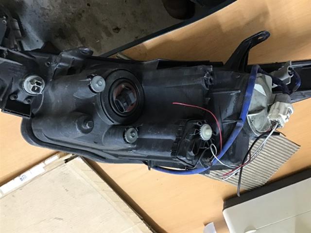 R Headlight