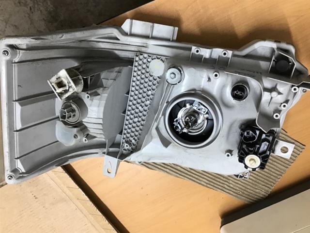 R Headlight