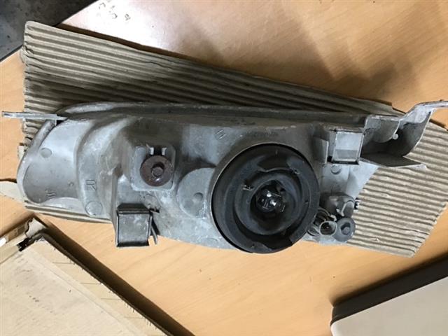 R Headlight