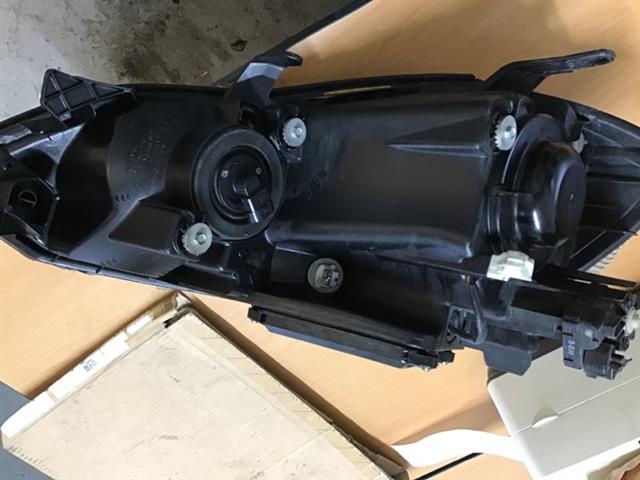 R Headlight