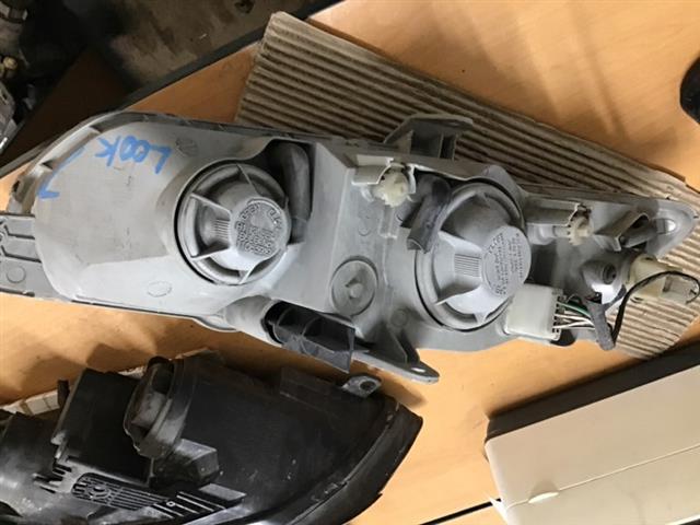 R Headlight