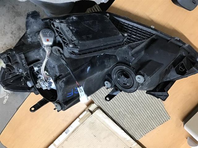 R Headlight