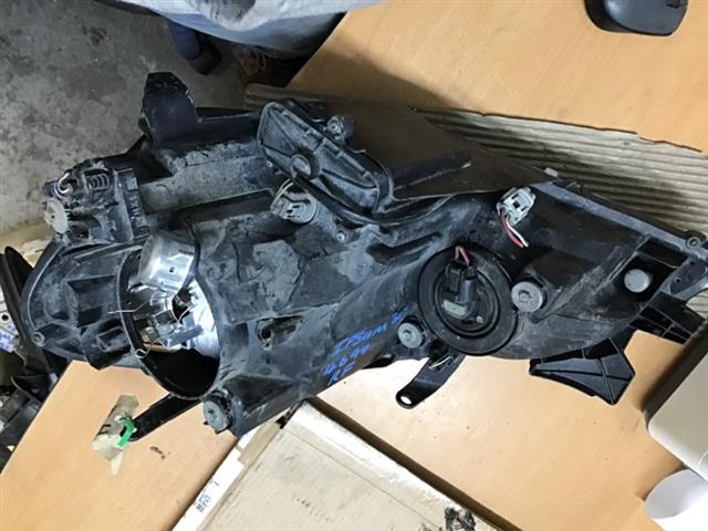 R Headlight