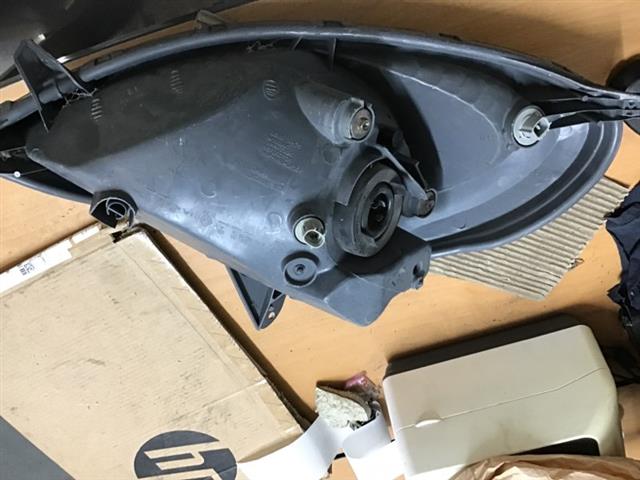 R Headlight