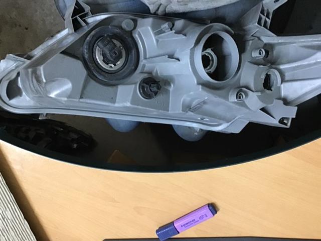 R Headlight