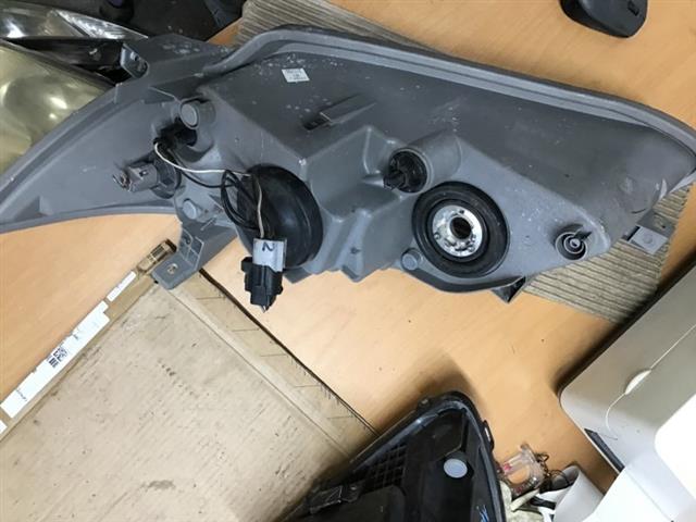R Headlight