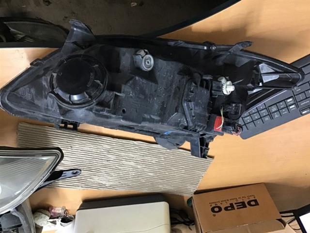 R Headlight