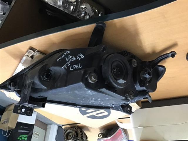 R Headlight