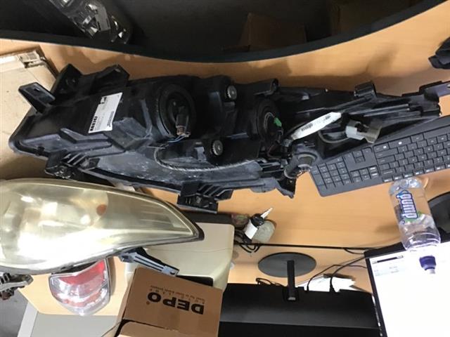 R Headlight