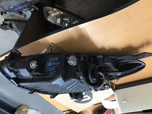 R Headlight