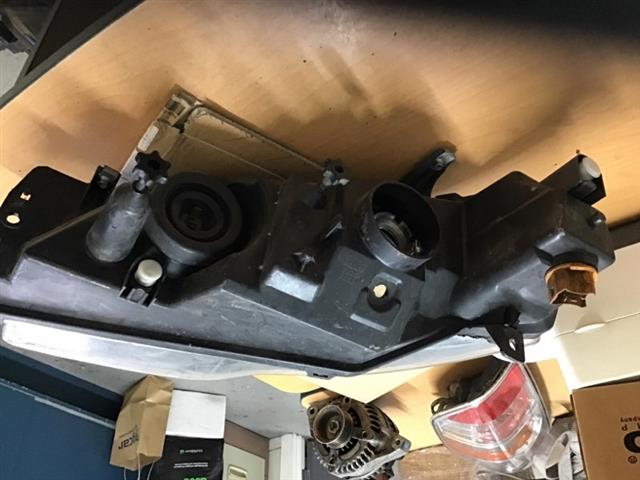 R Headlight