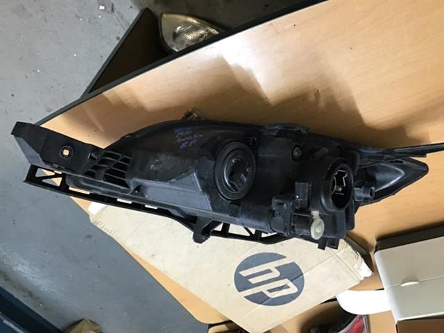R Headlight