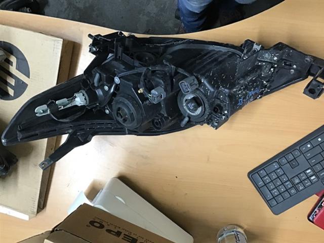 R Headlight