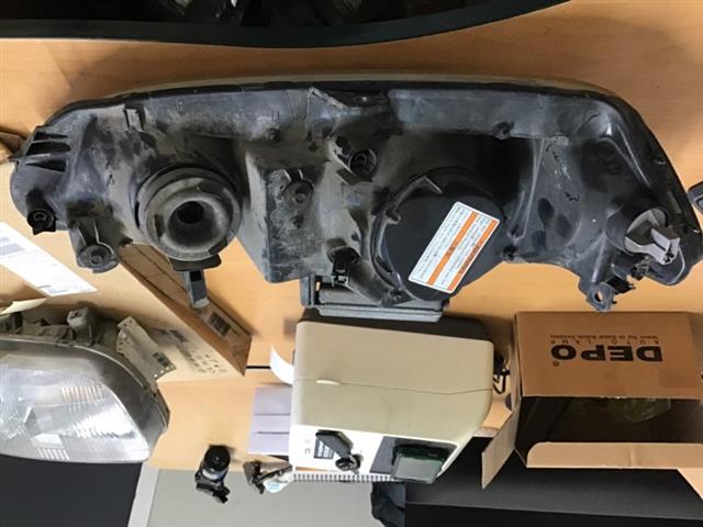 R Headlight