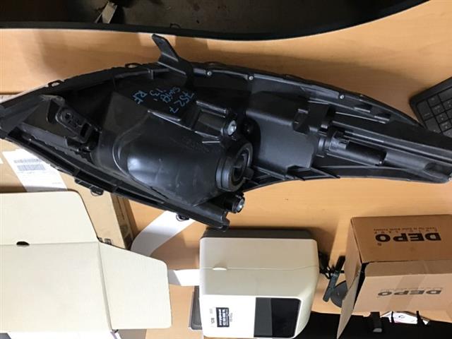 R Headlight