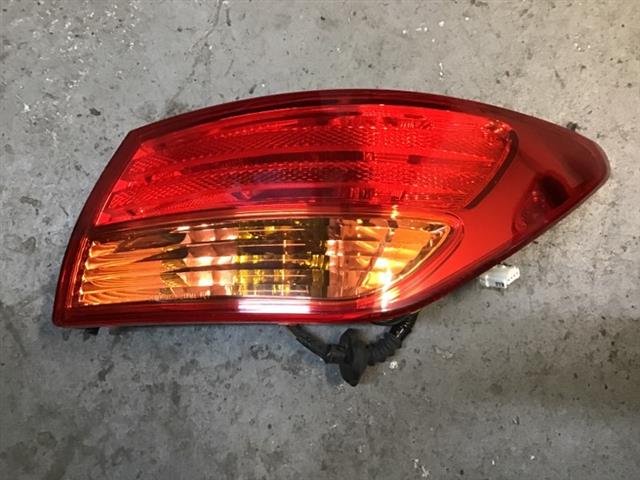 R Tail Light