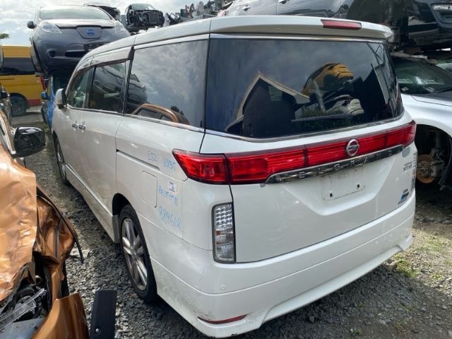 Nissan ElGrand - E51 2002-2009