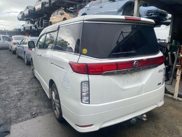 Nissan ElGrand - E51 2002-2009