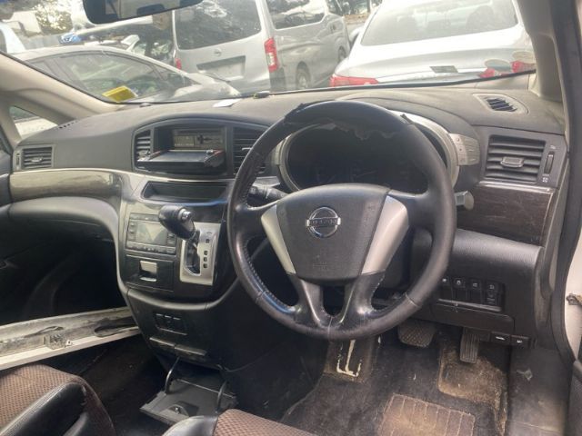 Nissan ElGrand - E51 2002-2009