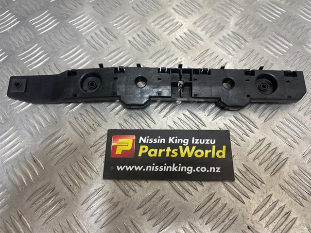 Lr Bumper Retainer