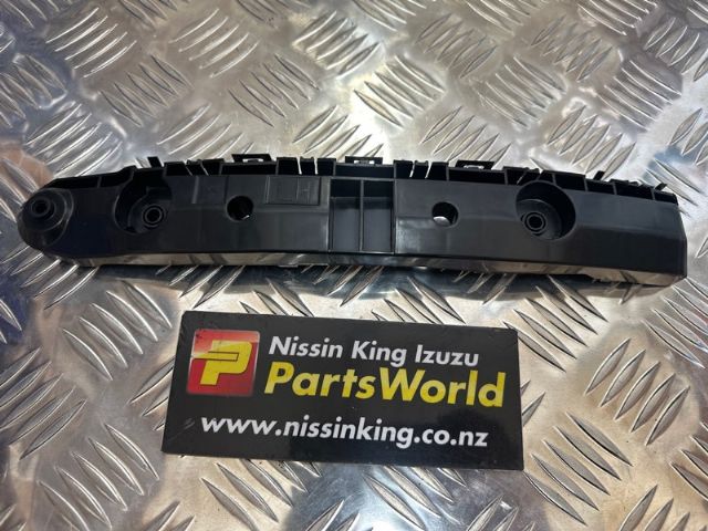 Lr Bumper Retainer