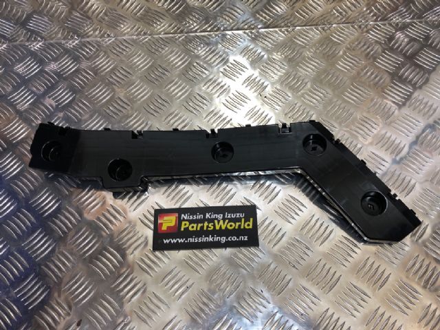 Lr Bumper Retainer