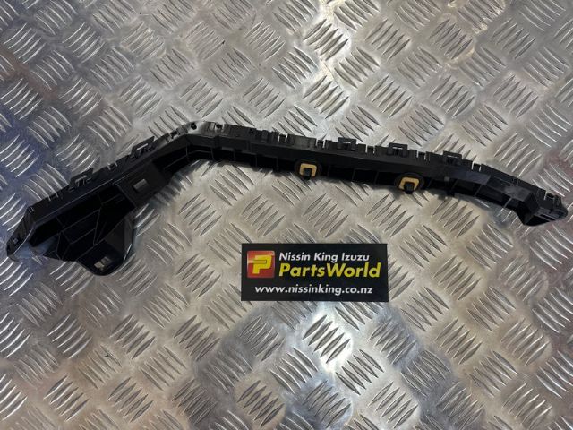 Lr Bumper Retainer