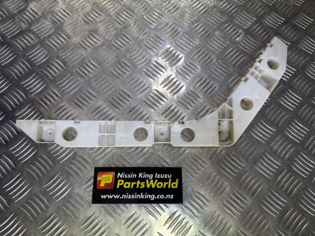 Lr Bumper Retainer