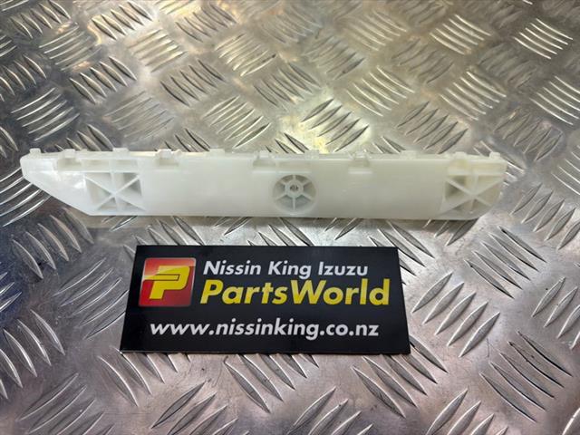 Lr Bumper Retainer