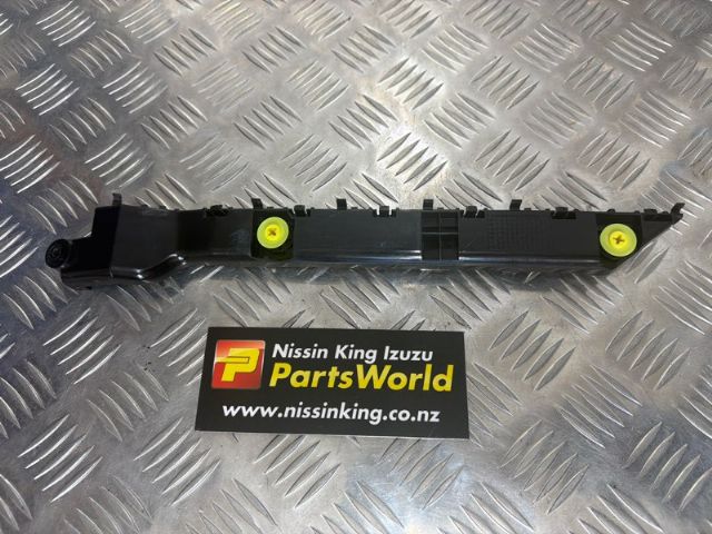 Lr Bumper Retainer