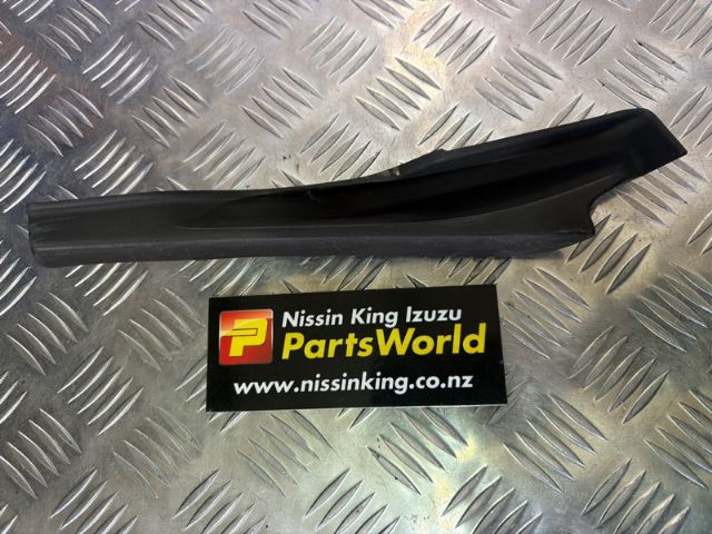 R Windscreen Mould