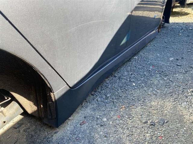 R Side Skirt