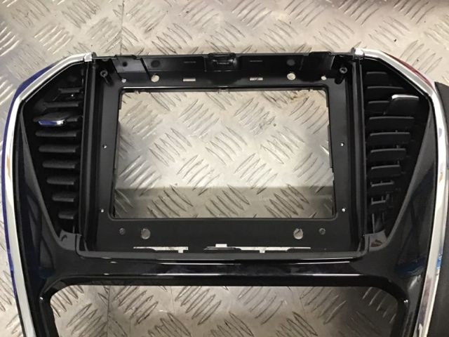 Stereo Surround / Bezel