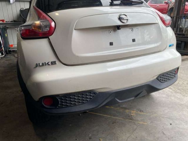 Tailgate Garnish 1 Piece