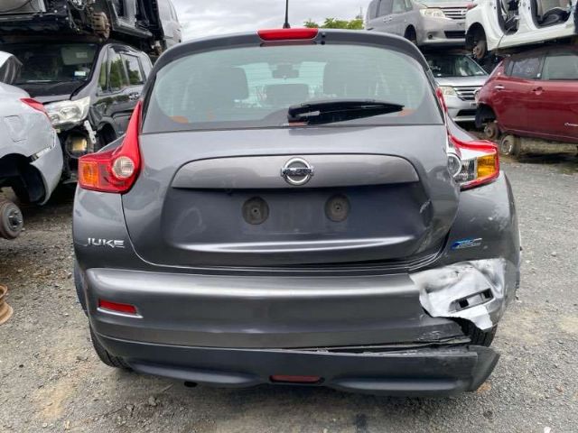 Tailgate Garnish 1 Piece