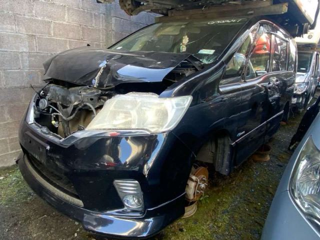 L Headlight Moulding