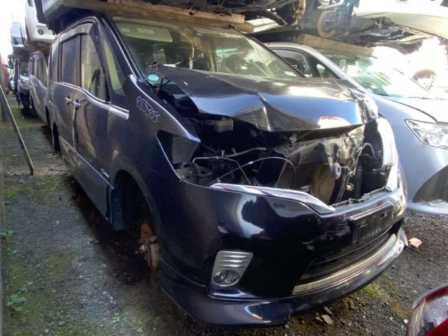 R Headlight Moulding