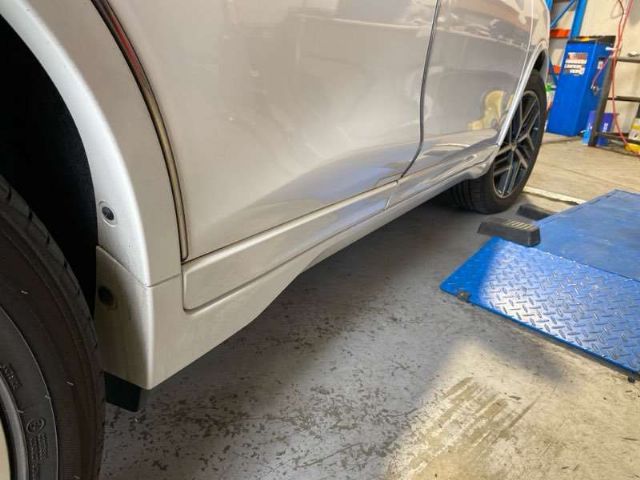 R Side Skirt
