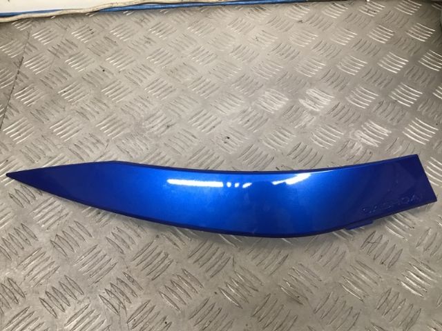 L Headlight Moulding