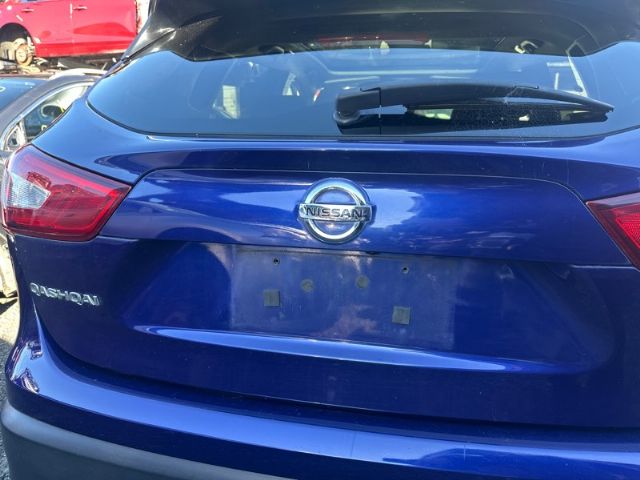 Tailgate Garnish 1 Piece