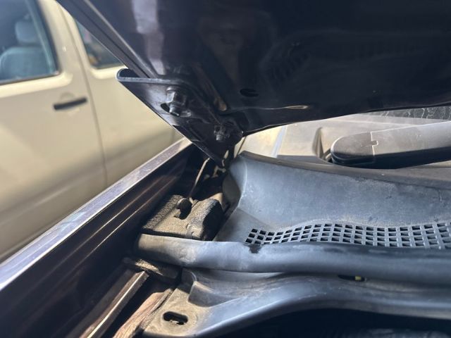 R Bonnet Hinge
