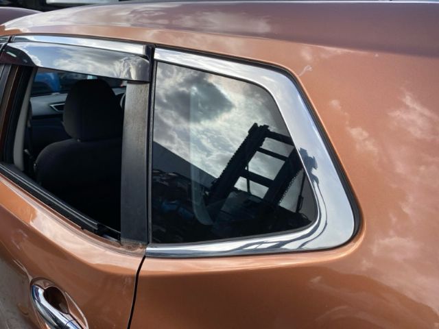 Lr Cargo Glass