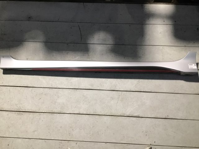 L Side Skirt