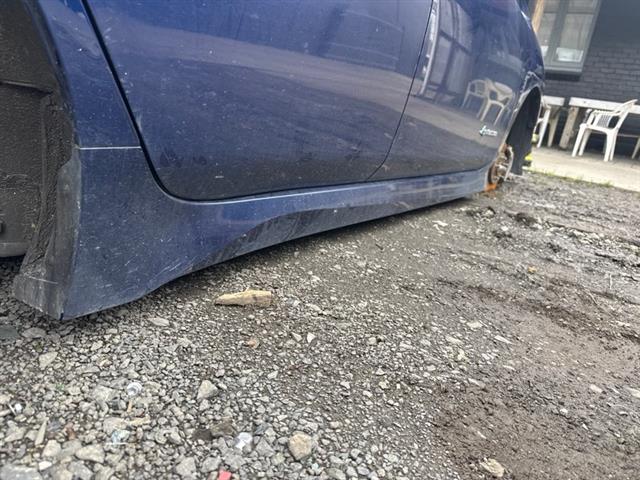 R Side Skirt