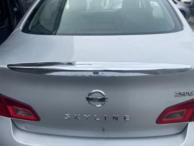 Boot Lid Centre Garnish