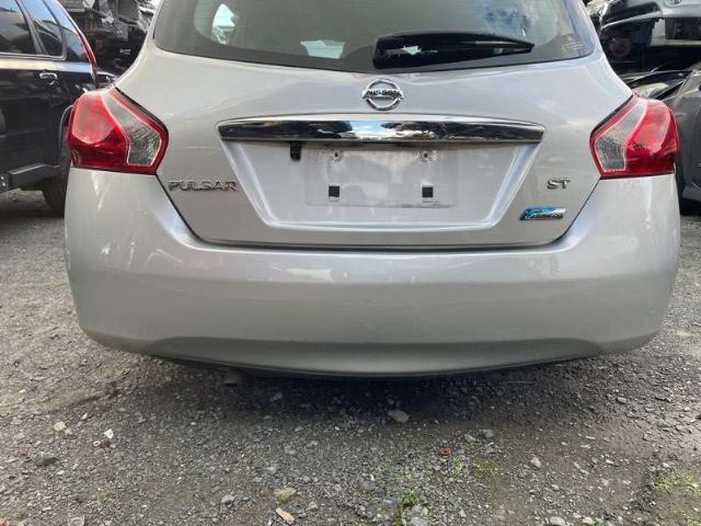 Tailgate Garnish 1 Piece