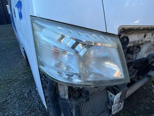 R Headlight (halogen)